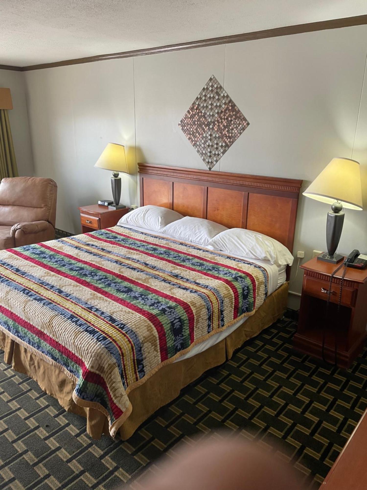 אלק סיטי Bedford Inn מראה חיצוני תמונה